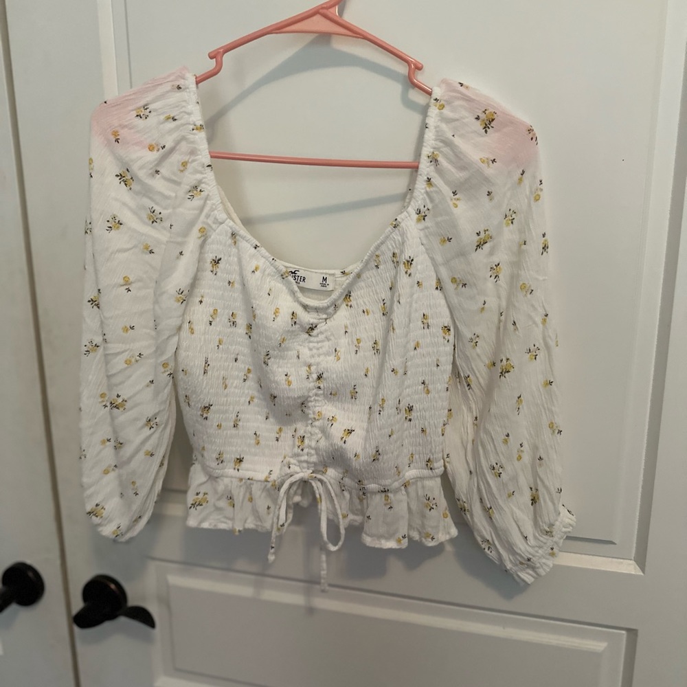 Holister top. Size medium.